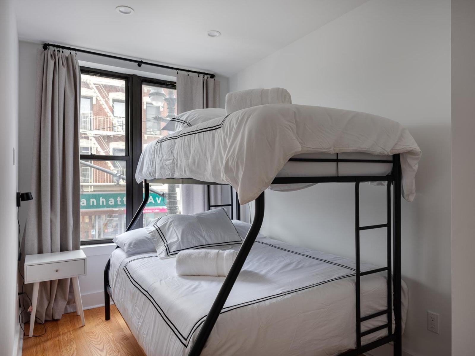Three Bedroom Brooklynite Suite! New York Extérieur photo